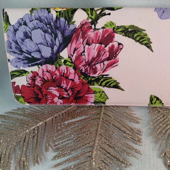 Betsey Johnson attachable floral wallet - Picture 2 of 7
